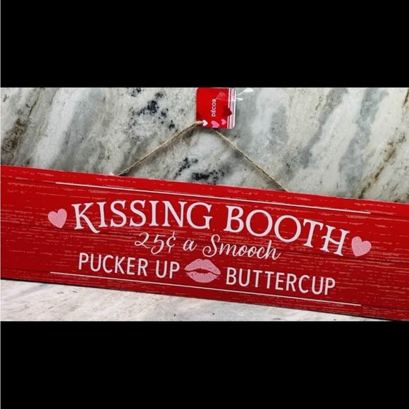 NWT Kissing Booth Wood Hanging Sign Valentine's Day 6”x 11” Home Decor - Picture 5 of 6